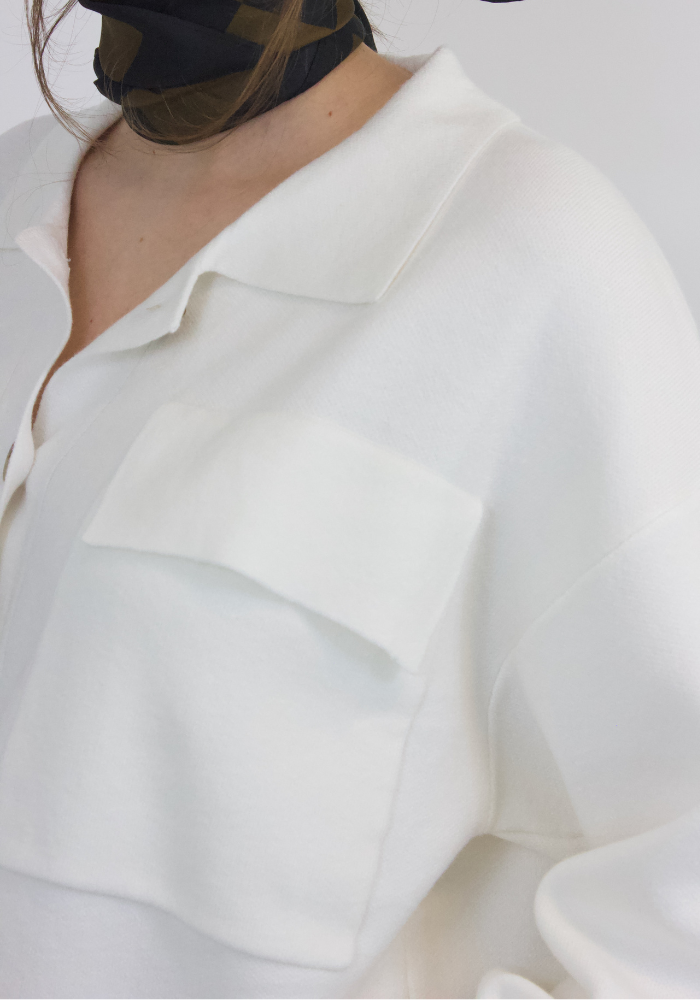 Introducing Aspen – a winter white, incredibly soft sweater-shirt that effortlessly combines classic and comfortable style. Crafted from the softest material, this crowd favorite is perfect for those days when you need sporty and effortless style.