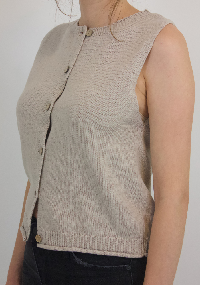 Crafted with quality 100% cotton, Brooklyn is the perfect addition to your fall wardrobe. This effortless yet professional option is comfortable and breathable, and can be dressed up or down with a single change. Featuring a stylish taupe hue, it provides an elevated yet relaxed feel, allowing you to feel your best day and night.